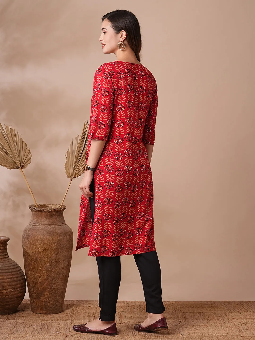 Ethnic Floral Printed Straight Fit Kurta - Red