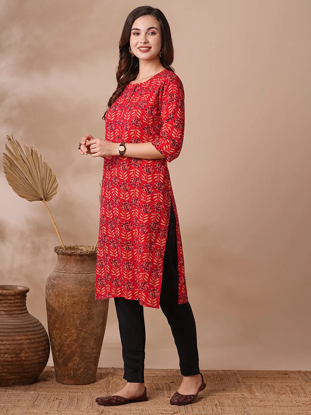 Ethnic Floral Printed Straight Fit Kurta - Red